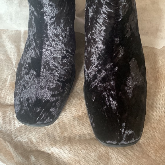 Intentionally blank hype black velvet boots 8 - Picture 4 of 7